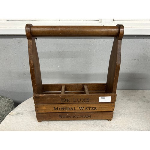 3199 - A wooden 'diamond spark' bottle holder