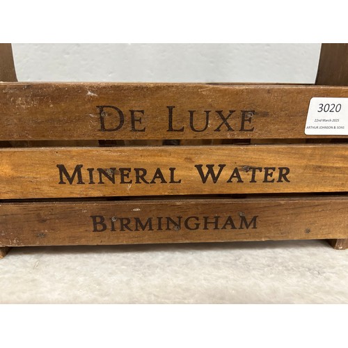 3199 - A wooden 'diamond spark' bottle holder