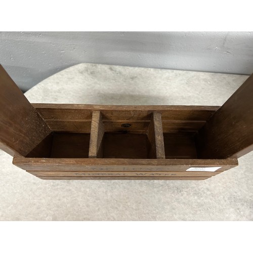 3199 - A wooden 'diamond spark' bottle holder