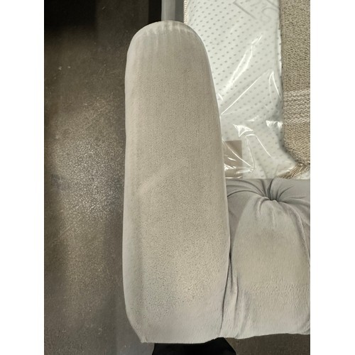 3230 - A grey velvet buttoned double bedframe