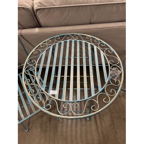 3036 - A round metal bistro table and chair