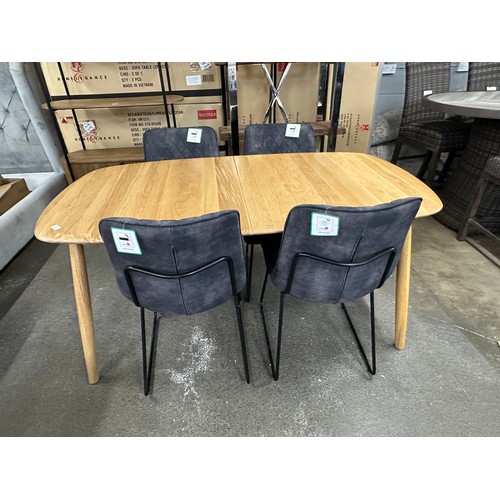 3227 - An oak extending dining table