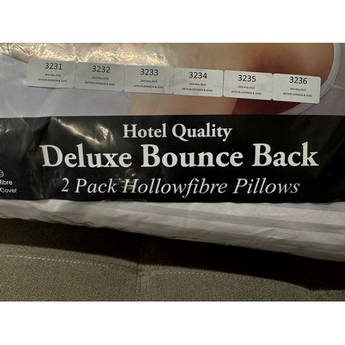 3236 - A pair of deluxe bounce back hotel pillows