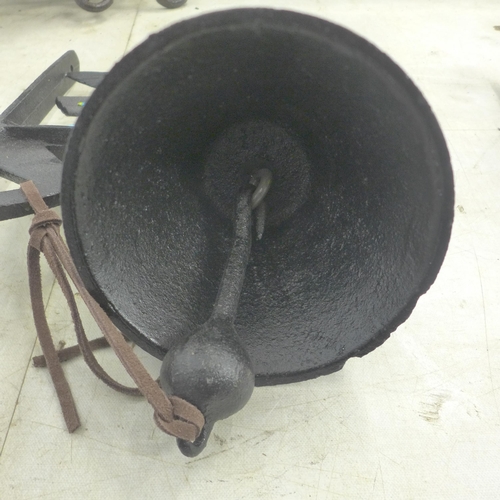 5066 - A cast metal wall mountable toucan bell  *This lot is subject to VAT