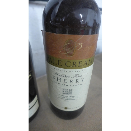 5078 - Three bottles of sealed alcohol including a Trovador rosé wine, a bottle of French Connection reserv... 