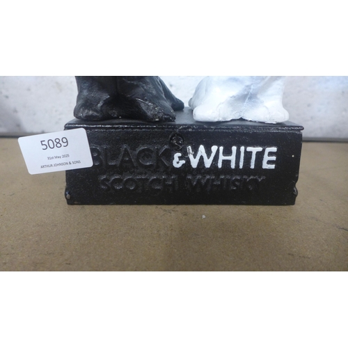5089 - A cast metal black and white dog scotch whisky figure  *This lot is subject to VAT
