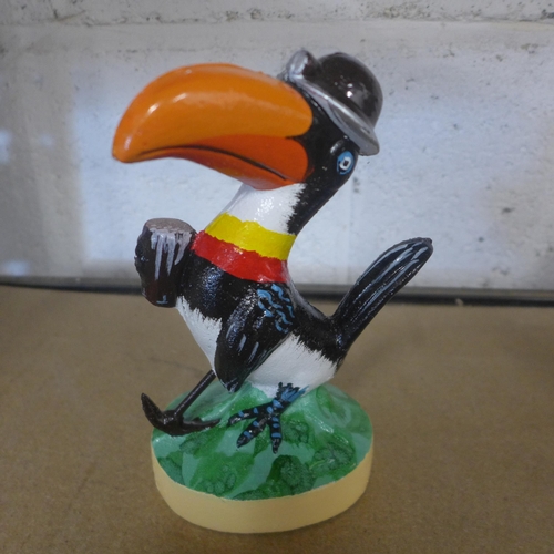5094 - 2 small cast metal toucan figures  *This lot is subject to VAT