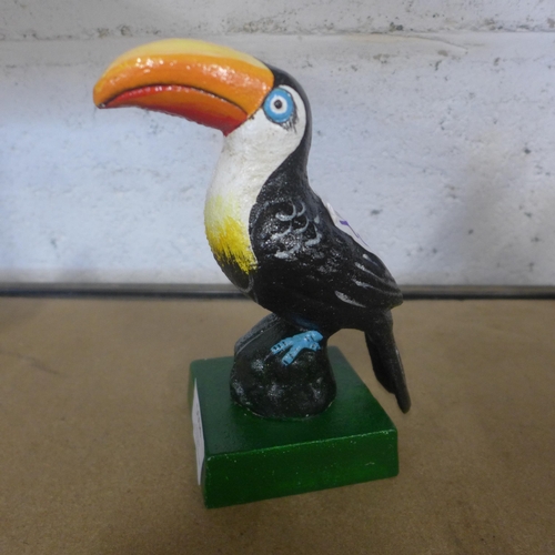 5094 - 2 small cast metal toucan figures  *This lot is subject to VAT