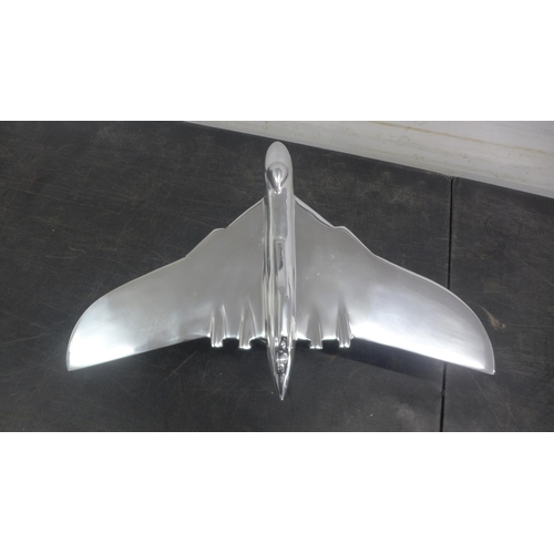 5098 - An Aluminium Vulcan bomber model *This lot is subject to VAT