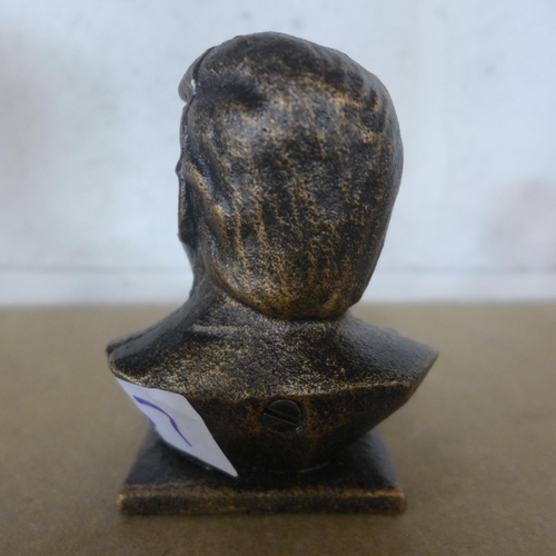 5108 - A small cast metal Donald Trump bust  *This lot is subject to VAT