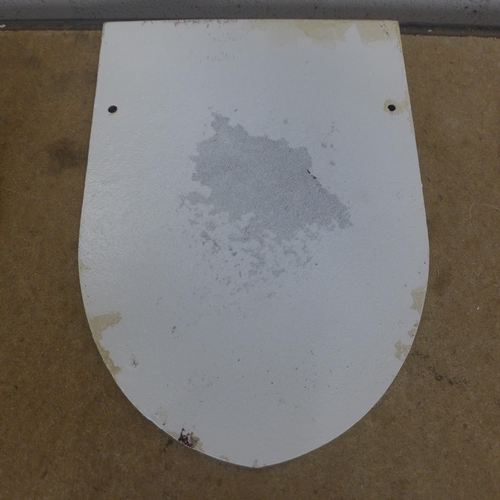 5119 - A cast metal England Football wall plaque  *This lot is subject to VAT