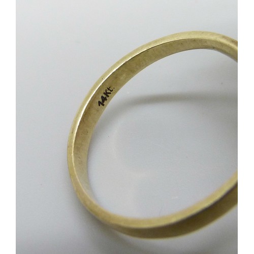 7057A - A 14ct yellow gold pearl and coral coloured bead cluster ring, 6.8g, P