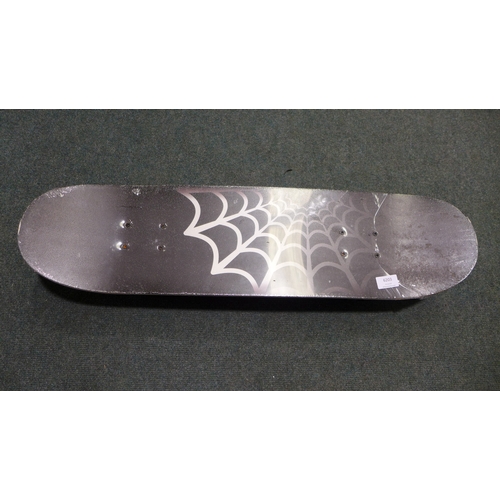 6203 - Three adult skateboards Spiderman/Batman
