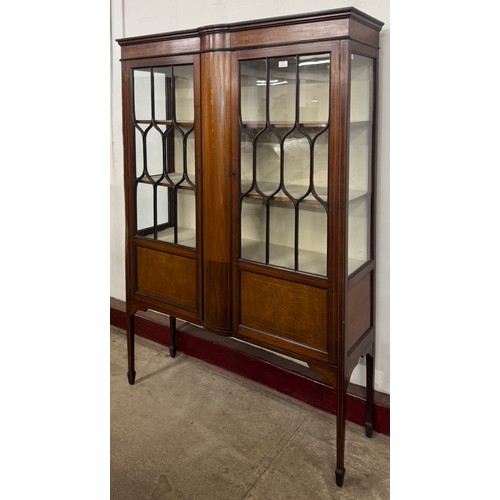 140 - An Edward VII inlaid mahogany two door display cabinet