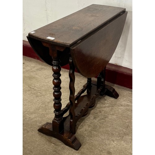 127 - An 18th Century style Ipswich oak gateleg table