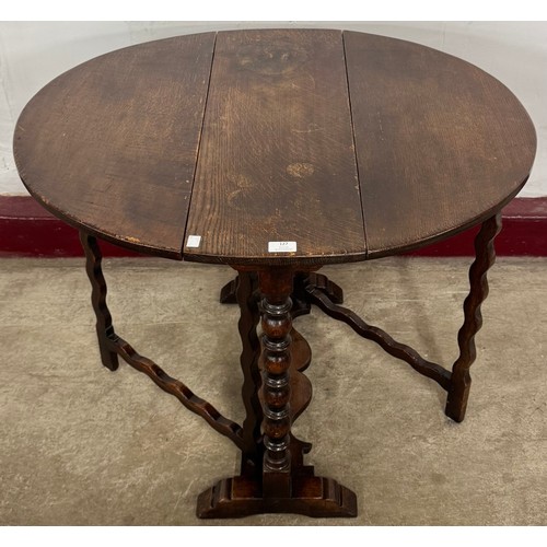 127 - An 18th Century style Ipswich oak gateleg table