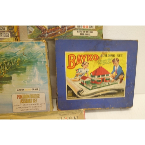 Three Airfix models and a Tri-ang Arkitex and Bayko building set