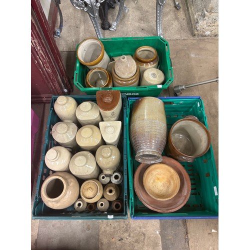 252 - Assorted stoneware jars, flagons, etc.