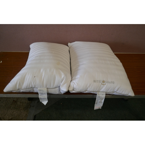 6184 - Two Hotel Grand pillows (359A-82) *This lot is subject to VAT