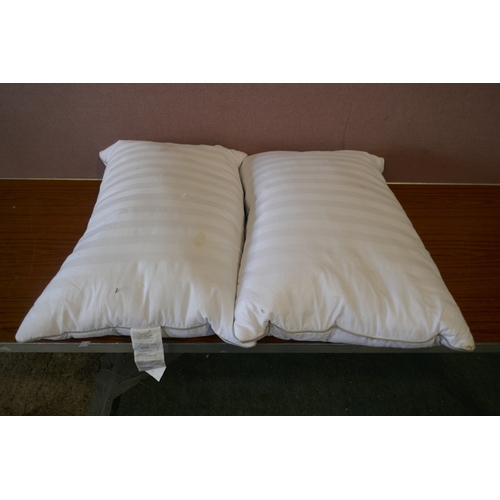 6184 - Two Hotel Grand pillows (359A-82) *This lot is subject to VAT