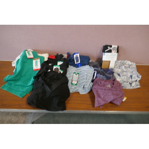 6189 - A quantuity of womens clothing to include trousers and shirts, various styles and sizes *This lot is... 