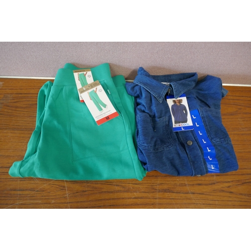 6189 - A quantuity of womens clothing to include trousers and shirts, various styles and sizes *This lot is... 