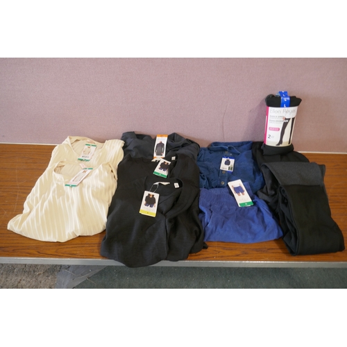 6190 - A quantity of womens clothing to include, trousers, leggings, shirts, etc. Various styles and sizes ... 