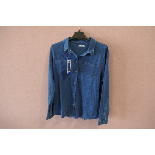 6190 - A quantity of womens clothing to include, trousers, leggings, shirts, etc. Various styles and sizes ... 