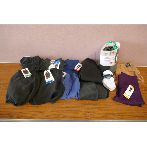 6192 - A quantity of womens clothing to include, leggings, trousers, lounge wear, etc. Various sizes and st... 