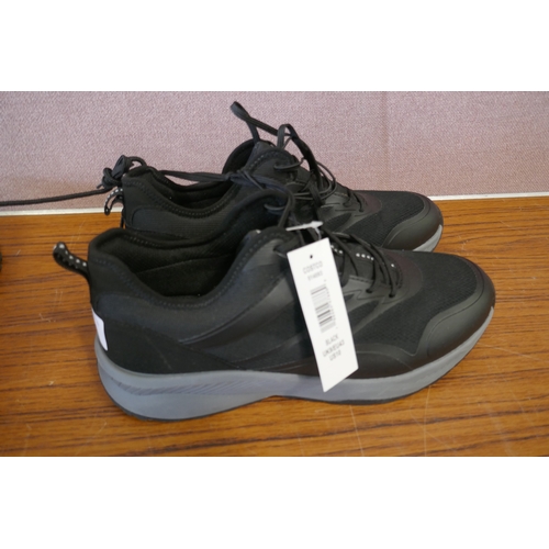 6198 - Two pairs of Khombu men's trainers UK size 9 and 10 *This lot is subject to VAT