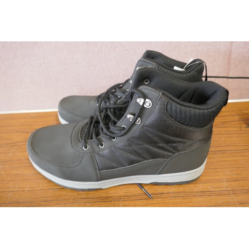 6198 - Two pairs of Khombu men's trainers UK size 9 and 10 *This lot is subject to VAT