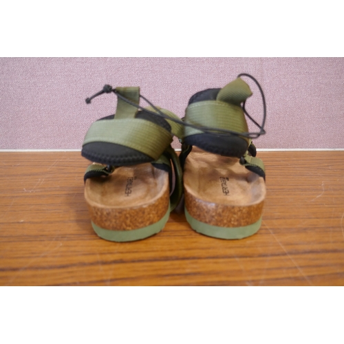 6204 - Heritage 63 Pajar ladies sandals, Uk size 7 *This lot is subject to VAT