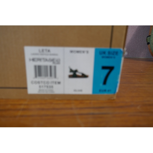 6204 - Heritage 63 Pajar ladies sandals, Uk size 7 *This lot is subject to VAT