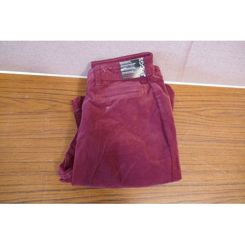 6214 - A quantity of womens shirts, tops, trousers and loungewear, various styles and sizes, mainly with ta... 
