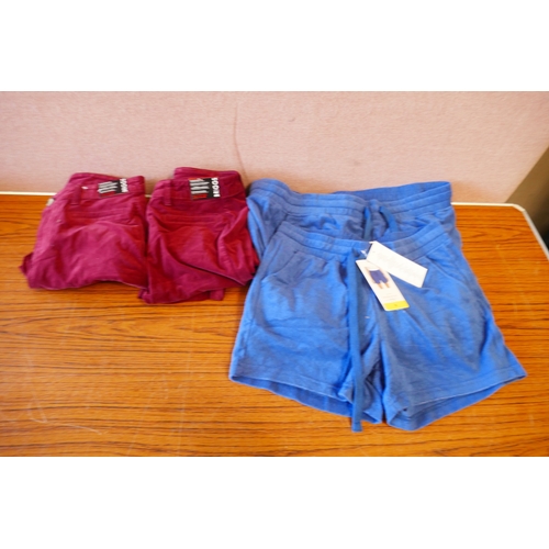 6216 - A quantity of women's clothing to include trousers, tops, loungewear, etc, various colours, sizes an... 