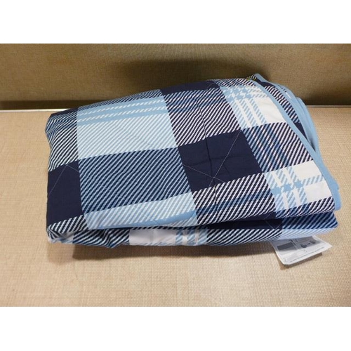 6297 - Sierra waterproof tote blanket and a small child’s blanket   (359A-173) *This lot is subject to VAT