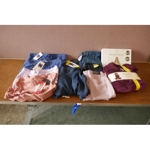 6232 - A quantity on womens clothing to include, nightwear, trousers, loungewear, etc. Various sizes and st... 