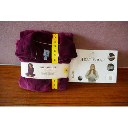 6232 - A quantity on womens clothing to include, nightwear, trousers, loungewear, etc. Various sizes and st... 