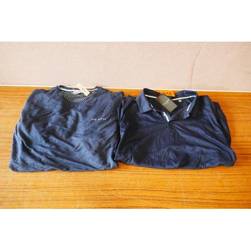 6233 - A quantity of mixed branded clothing to include, Champion, 32º Cool, Ted Baker, Under Armour, etc. V... 