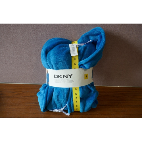 6238 - A quantity of branded mixed clothing to include, Jack Wills, DKNY, Under Armour, etc. Various styles... 