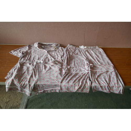 6238 - A quantity of branded mixed clothing to include, Jack Wills, DKNY, Under Armour, etc. Various styles... 