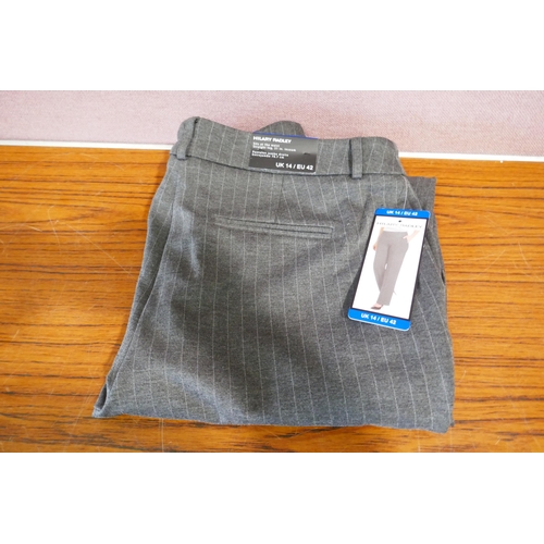 6243 - A quantity of womens clothing to include, trousers, jumpers and leggings. Various styles and sizes *... 