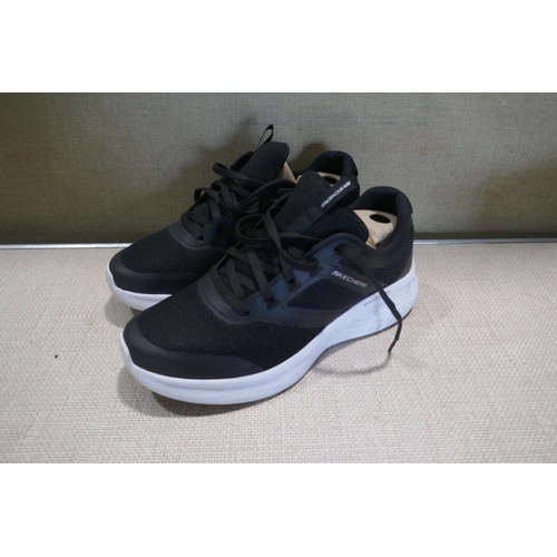 6260 - Skechers Lite Pro trainers size UK 8 *This lot is subject to VAT