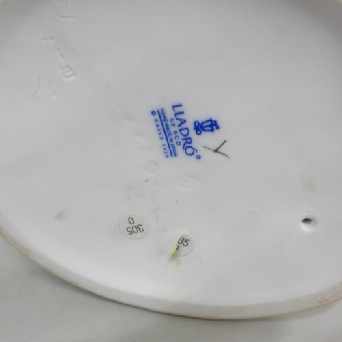 2007 - A large Lladro figure and Nao figure, lady golfers, tallest 36cm, (lacking clubs)  **PLEASE NOTE THI... 