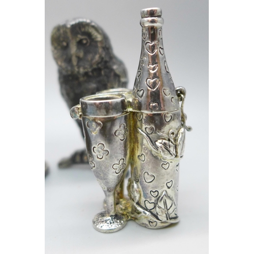 2022 - A novelty pill box in the form of a wine bottle, chromed metal Tom and Jerry figures and three other... 