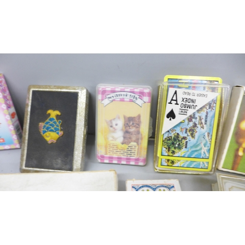 2046 - A collection of vintage playing cards