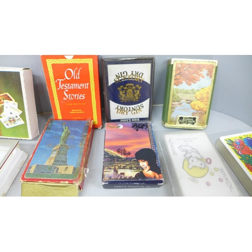 2046 - A collection of vintage playing cards