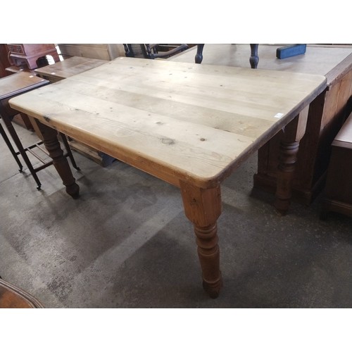 243 - A Victorian style pine farmhouse kitchen table