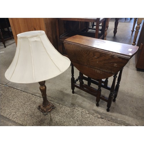 257 - An early 20th Century oak barleytwist gateleg table and an Italian style gilt table lamp