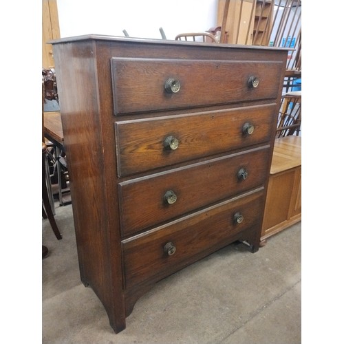 258 - An Art Deco oak chest of drawers